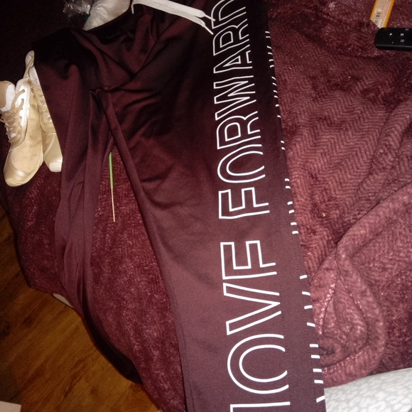 Woman jogging pants... MOVE FORWARD written on leg. - Picture 4 of 4